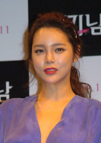 Park Shi Yeon